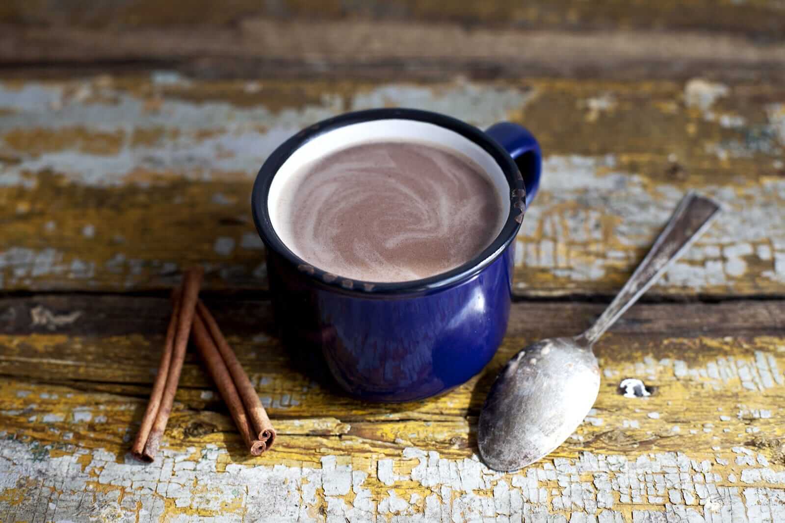 Chocolat chaud végane aux guimauves · Patate & Cornichon