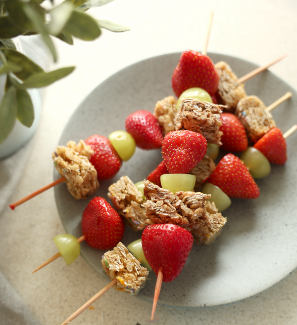 Fruit and chewy bars skewers