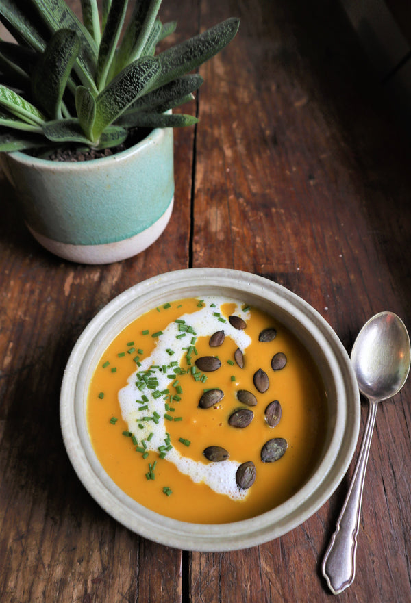 Comforting butternut squash soup and roasted salty Löka pumpkin seeds.