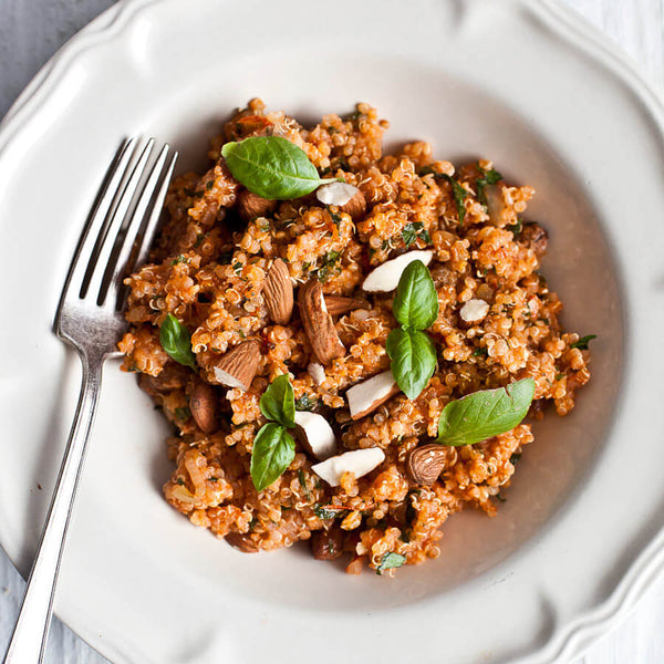 Quinoa Pilaf with Tomatoes, Roasted Almonds and Raisins - Appetizer Recipe